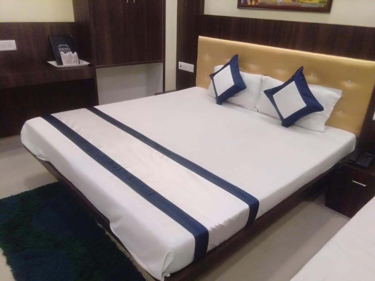 Super51Hotel New Delhi Exterior photo