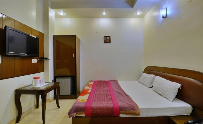Super51Hotel New Delhi Exterior photo